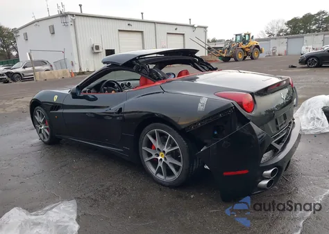 2013 Ferrari California z USA, uszkodzony, nr VIN ZFF65TJA8D0191839